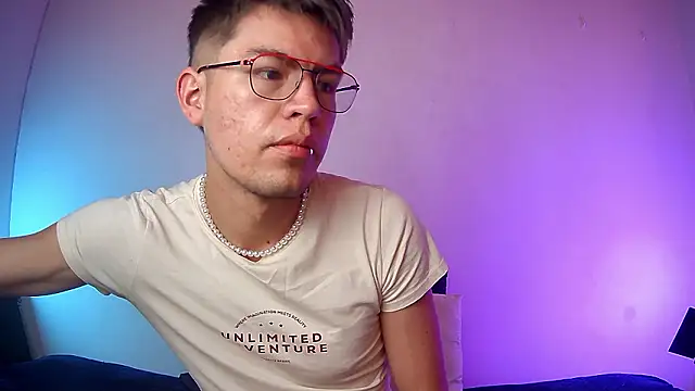 Snapshot of nicolatinboy chatting on March 2, 2026, 10:06 pm nicolatinboy online show from March 2, 2026, 10:06 pm