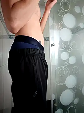 nicolatinboy online show from April 1, 2026, 3:20 pm