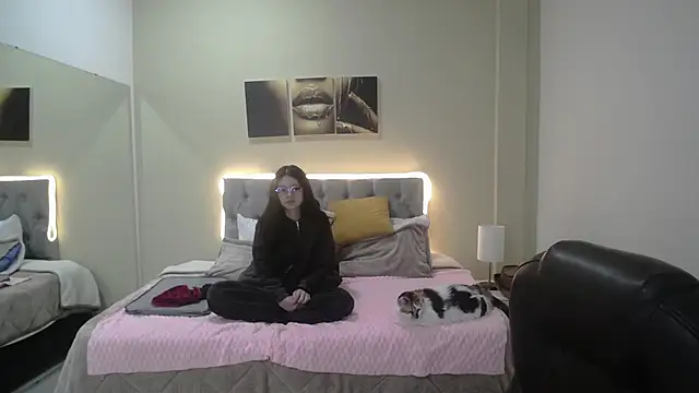 Eros Nyx  online show from December 17, 2025, 3:33 am