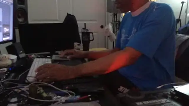 daddyleftcurve online show from December 3, 2025, 10:25 am