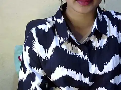 Snapshot of Shab_M chatting on August 3, 2026, 8:33 am Shab M online show from August 3, 2026, 8:33 am
