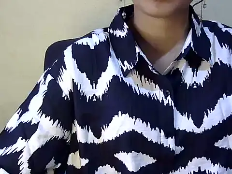 Snapshot of Shab_M chatting on August 3, 2026, 9:04 am Shab M online show from August 3, 2026, 9:04 am