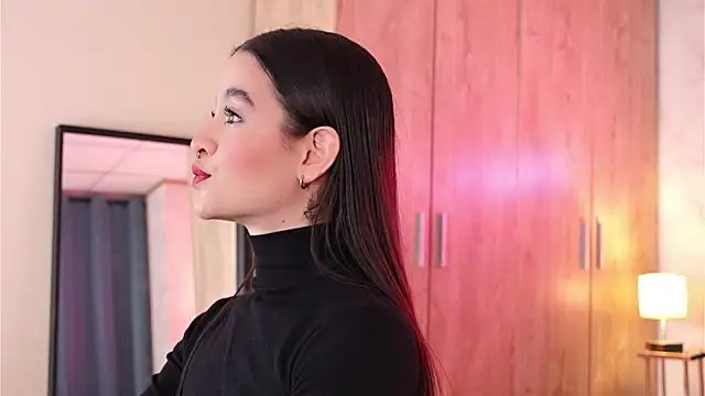 LucyFever online show from December 17, 2025, 7:35 am