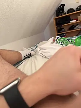 hannes256102 online show from April 1, 2026, 2:25 pm