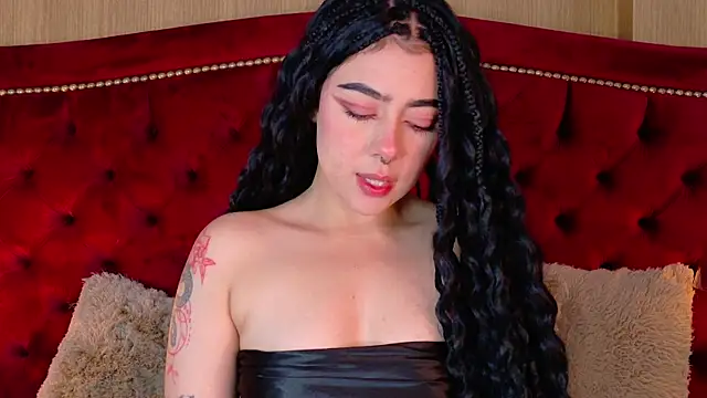 TaniaRedd  online show from December 14, 2025, 2:11 pm