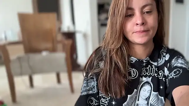 miaferrer777 online show from April 12, 2026, 4:21 pm