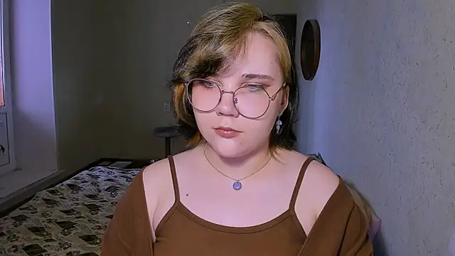 Lily-Violet online show from April 7, 2026, 12:18 pm
