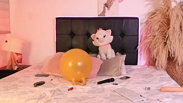 AllyBloom online show from December 16, 2025, 12:26 am