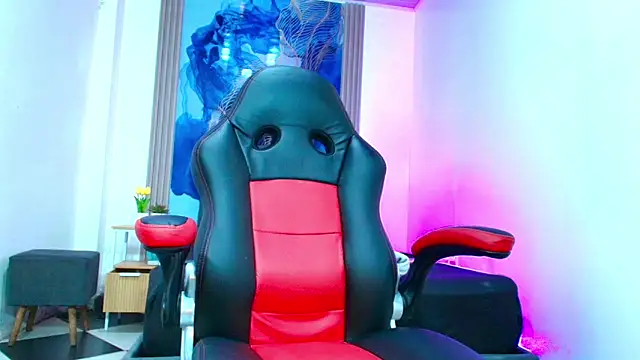 Valentina and sneider  online show from April 20, 2026, 9:16 pm