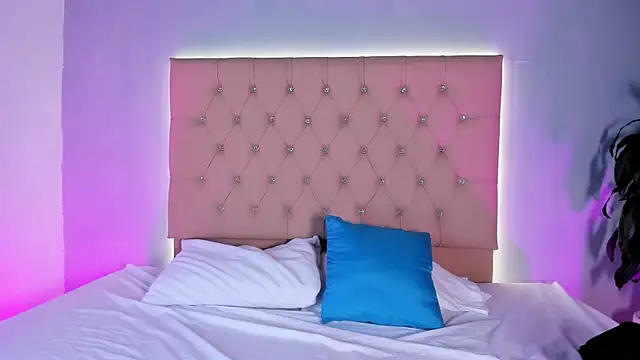 Snapshot of EmmaLawrence_ chatting on January 12, 2026, 8:15 pm EmmaLawrence online show from January 12, 2026, 8:15 pm