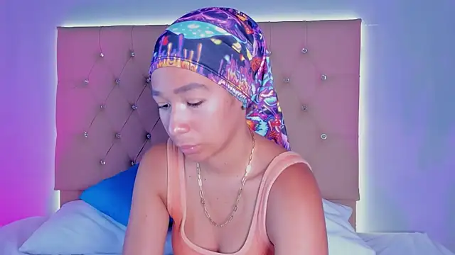 Snapshot of EmmaLawrence_ chatting on January 6, 2026, 7:51 pm EmmaLawrence online show from January 6, 2026, 7:51 pm