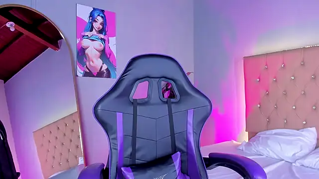 Snapshot of EmmaLawrence_ chatting on December 14, 2025, 7:41 pm EmmaLawrence online show from December 14, 2025, 7:41 pm