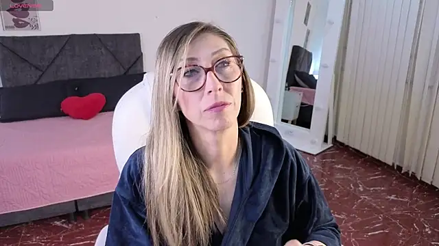 Scarlett 079 online show from May 8, 2026, 11:47 am