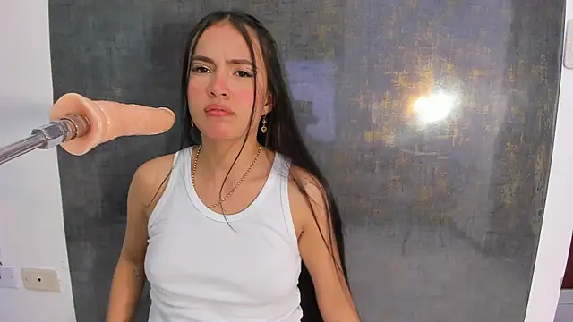 antonella guzman  online show from December 5, 2025, 8:28 pm