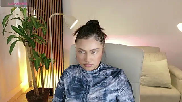 Snapshot of victoria___moon chatting on February 27, 2026, 1:44 pm victoria moon online show from February 27, 2026, 1:44 pm