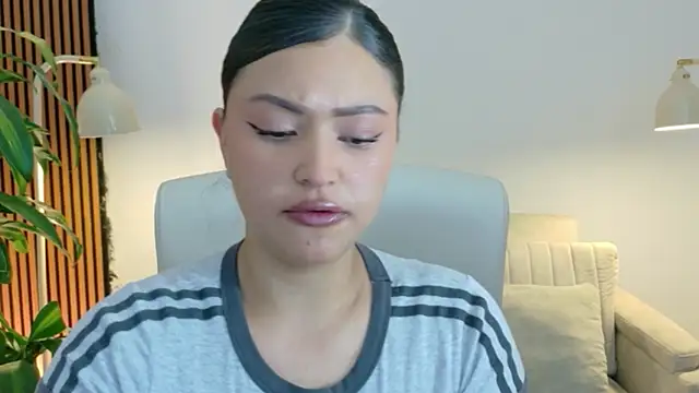 victoria   moon online show from June 4, 2026, 1:49 pm
