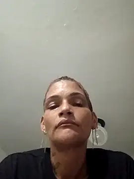 Snapshot of RicanCand chatting on December 4, 2025, 8:35 am RicanCand online show from December 4, 2025, 8:35 am