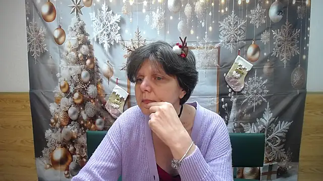 LunaDobra online show from December 18, 2025, 6:12 pm