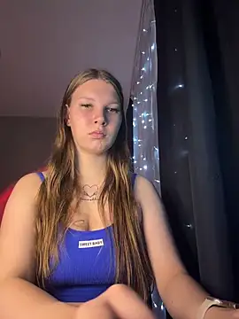 nelli lux  online show from December 15, 2025, 4:29 am