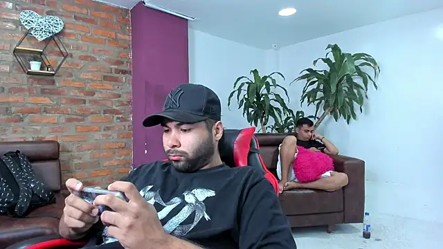 HotThreesoome online show from January 16, 2026, 12:53 pm