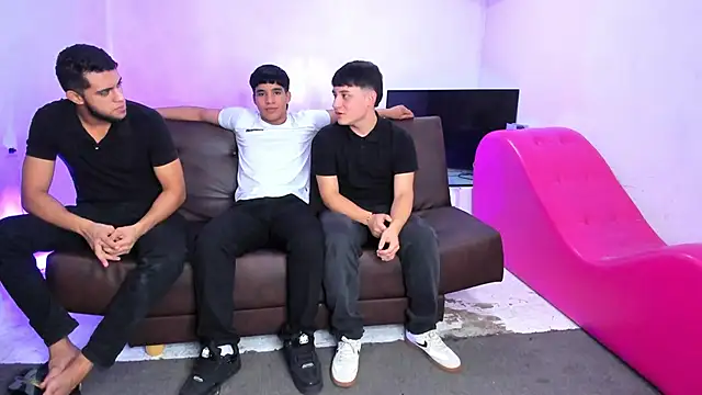 HotThreesoome online show from February 25, 2026, 12:38 pm