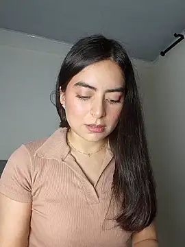 Snapshot of saasha_Petit chatting on February 28, 2026, 10:48 am saasha Petit online show from February 28, 2026, 10:48 am