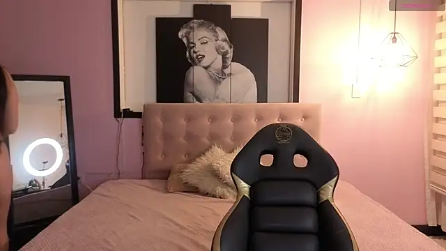 Sara valderrama  online show from April 10, 2026, 11:50 am