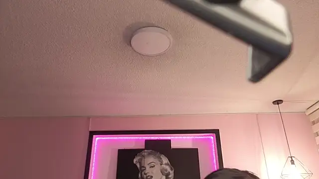 Sara valderrama  online show from March 4, 2026, 12:35 pm