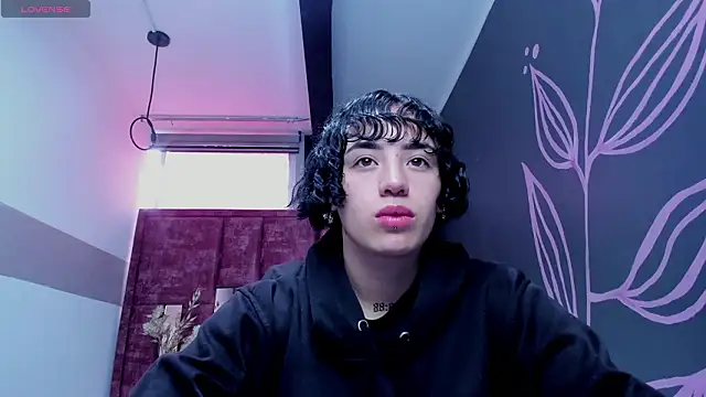 Kiara Fox   online show from March 12, 2026, 8:13 pm