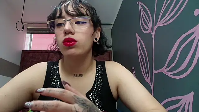 Snapshot of Kiara_Fox__ chatting on April 30, 2026, 8:57 pm Kiara Fox online show from April 30, 2026, 8:57 pm