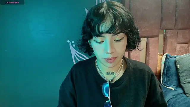 Snapshot of Kiara_Fox__ chatting on May 14, 2026, 9:34 pm Kiara Fox online show from May 14, 2026, 9:34 pm