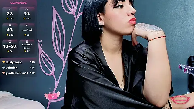 Kiara Fox   online show from February 13, 2026, 7:52 am