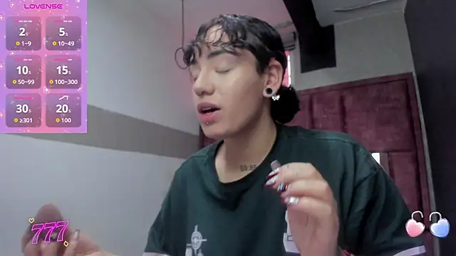 Kiara Fox   online show from April 13, 2026, 8:35 pm