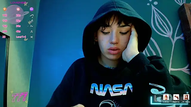 Snapshot of Kiara_Fox__ chatting on May 21, 2026, 12:19 am Kiara Fox online show from May 21, 2026, 12:19 am