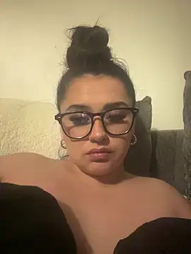 Wild Busty Niyah XX online show from December 18, 2025, 10:24 pm