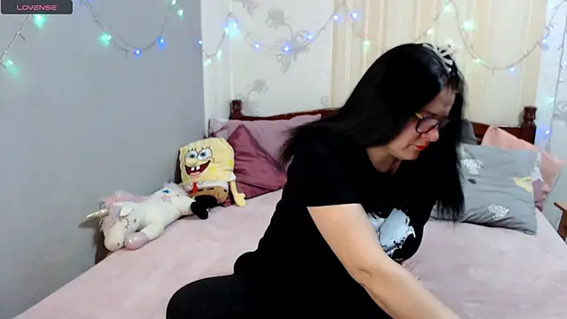 SashaBond online show from December 16, 2025, 8:07 am