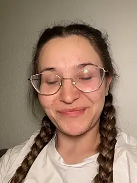 Lina Sinerz online show from March 19, 2026, 3:45 pm