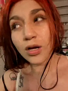 Magenta Moon online show from February 1, 2026, 2:32 am