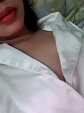 -Moon-20 online show from December 18, 2025, 1:26 pm