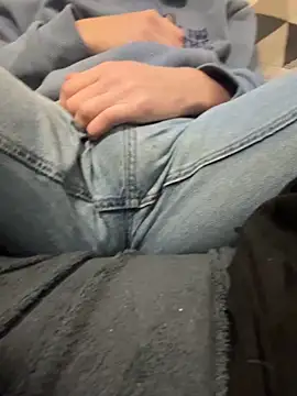 kiki titanfr online show from December 5, 2025, 5:28 am