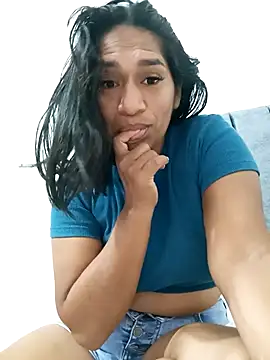 Snapshot of Hoottnini33 chatting on December 5, 2025, 1:43 pm Hoottnini33 online show from December 5, 2025, 1:43 pm