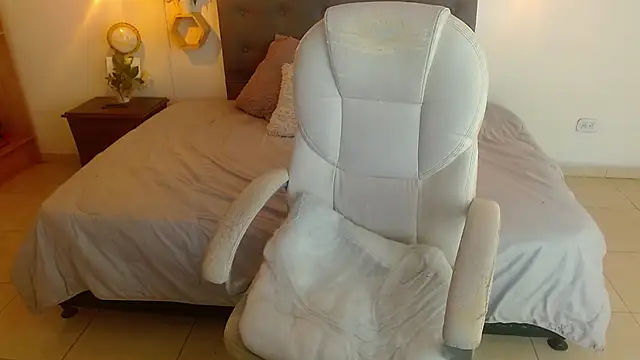 dany bannany online show from January 10, 2026, 2:34 pm