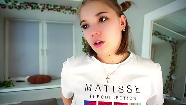 Snapshot of SolBurri chatting on December 21, 2025, 1:41 am SolBurri online show from December 21, 2025, 1:41 am