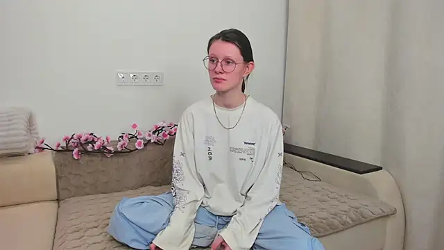 RoxyHerena online show from December 22, 2025, 12:38 pm