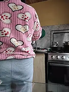 Snapshot of Susana_Rojas chatting on February 16, 2026, 6:28 pm Susana Rojas online show from February 16, 2026, 6:28 pm