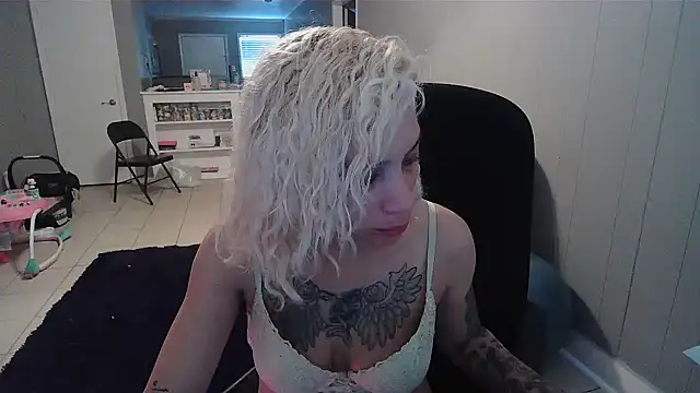 tattedredd24 online show from December 5, 2025, 9:23 pm