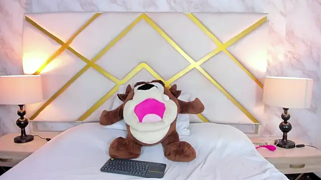 SolSweet x online show from December 20, 2025, 7:39 pm