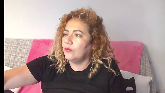 mariajosebarrazaa online show from February 10, 2026, 9:25 pm