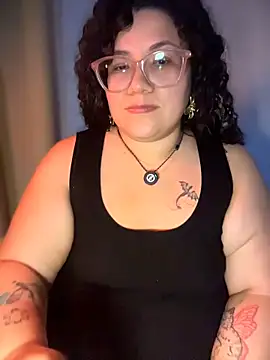 Snapshot of VanesssaMilf_ chatting on April 18, 2026, 4:15 am VanesssaMilf online show from April 18, 2026, 4:15 am