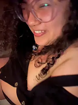 Snapshot of VanesssaMilf_ chatting on April 23, 2026, 12:29 pm VanesssaMilf online show from April 23, 2026, 12:29 pm
